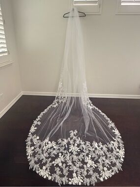 Long Bridal Veil with Floral Appliqué - White